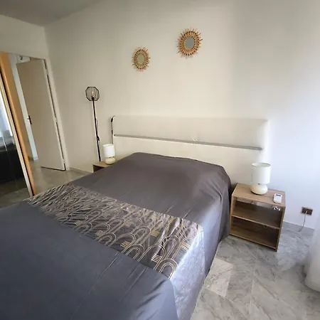 Seli 2 Pieces Classe 52 M2 Terrasse 20m2 Plages Piscine Juan Parking 아파트 앙티브